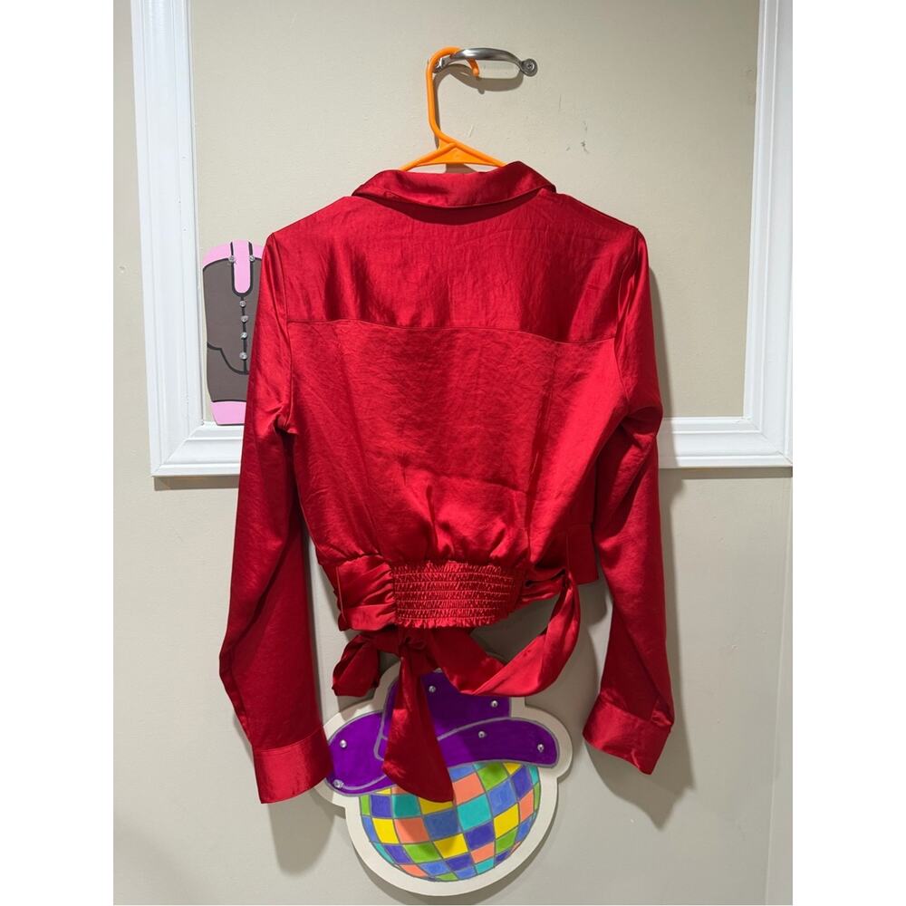 Express Women's Red Tie-Waist Satin Collared Crop Blouse - Picture 4 of 4